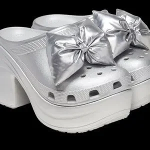 [CROCS] クロックスSiren Bow Clog crocs（クロックス）の「crocs Siren Bow Clog / クロックス
